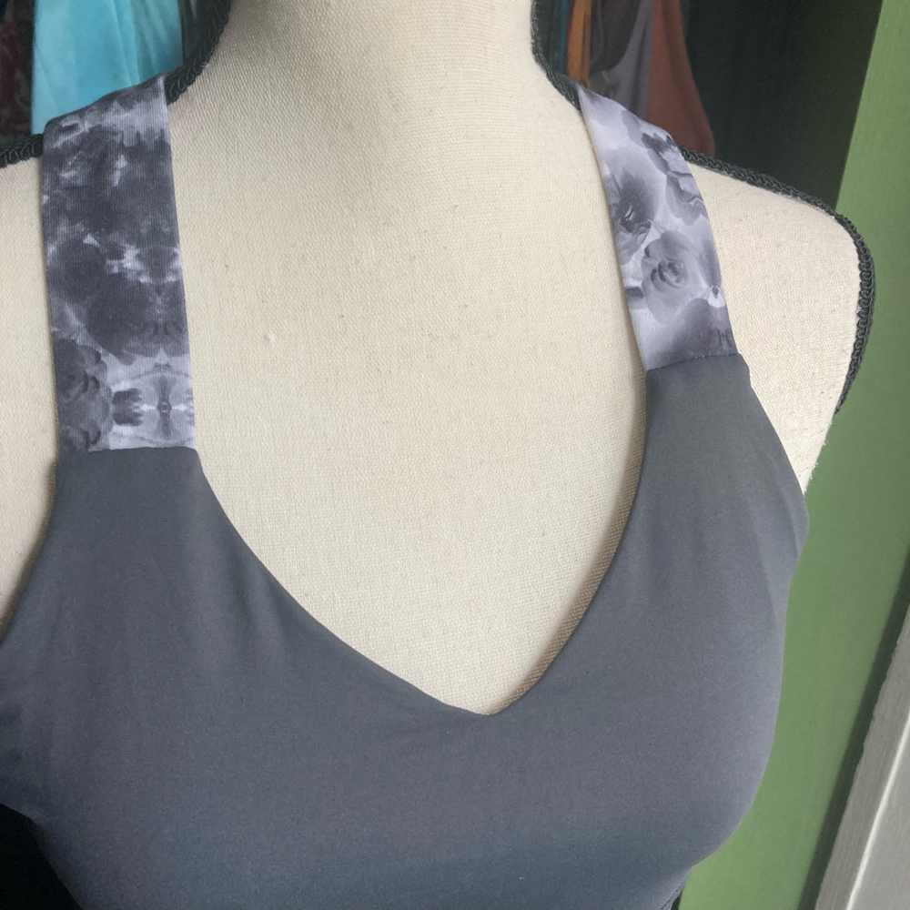 Women's Lululemon Tank Top Size 4 Gray - Picture 5 of 9